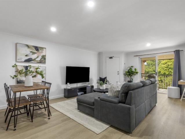 Elevated Coorparoo Convenience
