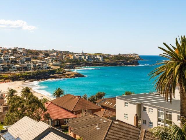 Elevated Coastal Living With A Sunny North Aspect And Cinematic Views Over Bronte Beach