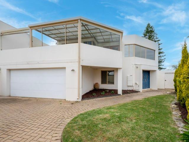 ELEVATED COASTAL LIVING IN THE HEART OF SORRENTO