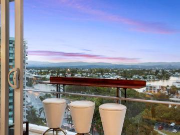 Elevated Coastal Living in the Heart of Surfers Paradise!
