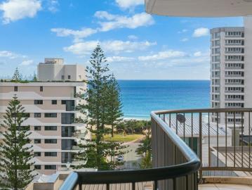 Elevated Coastal Living in the Heart of Rainbow Bay