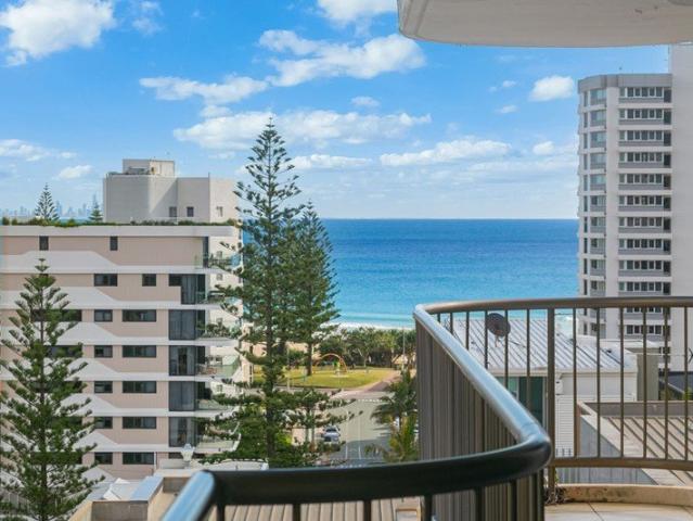 Elevated Full Floor Apartment with Panoramic Views of Rainbow Bay
