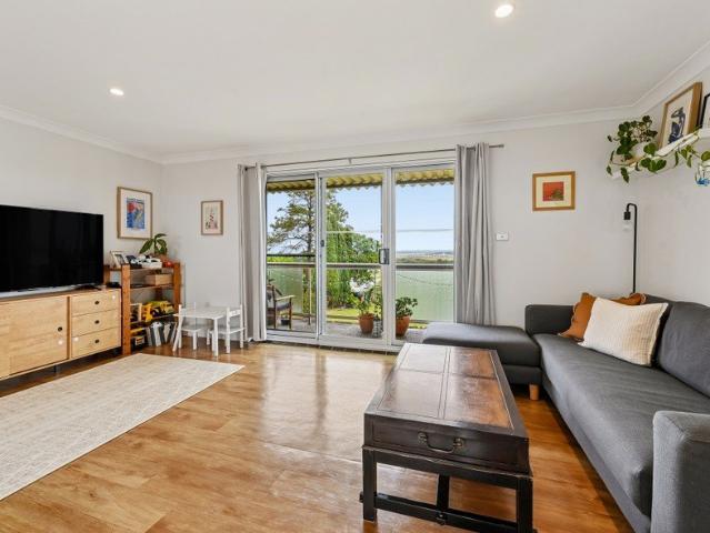 Elevated Coastal Living In A Convenient Jetty Location