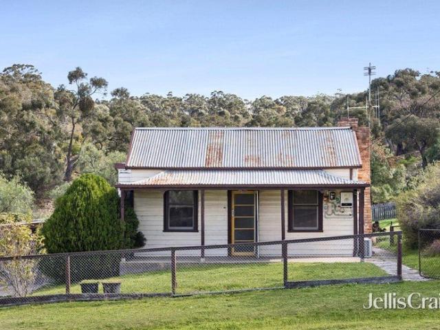 Elevated cottage on a beautiful Maldon block Restoration opportunity
