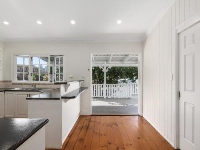 Elevated Cottage Charm in a Coveted Kangaroo Point Setting