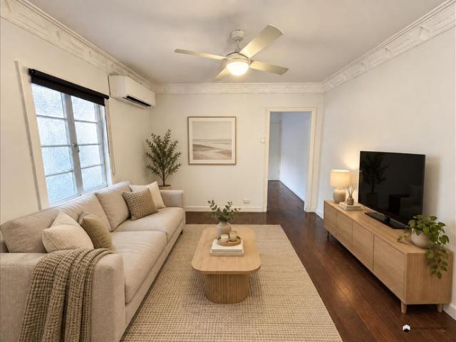 Elevated Cottage Home in Convenient Clayfield Location