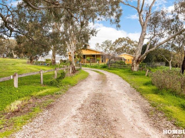 Elevated Country Living in a Spectacular Flaxman Valley Setting