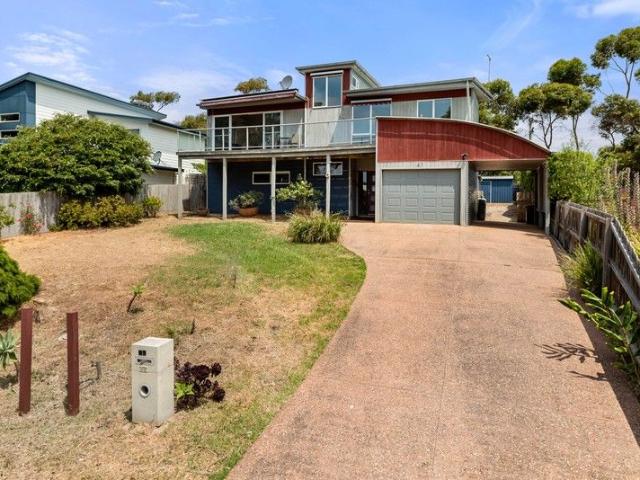 Elevated Cowes Living With A North Facing Entertaining Deck