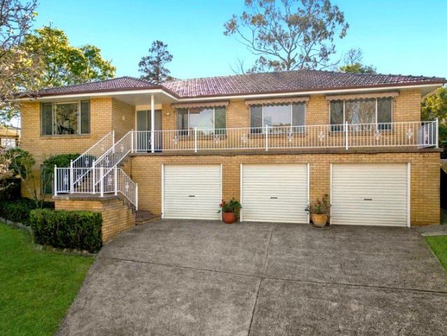 Elevated cul de sac home with private retreat Carlingford High and Cheltenham Girls zoned