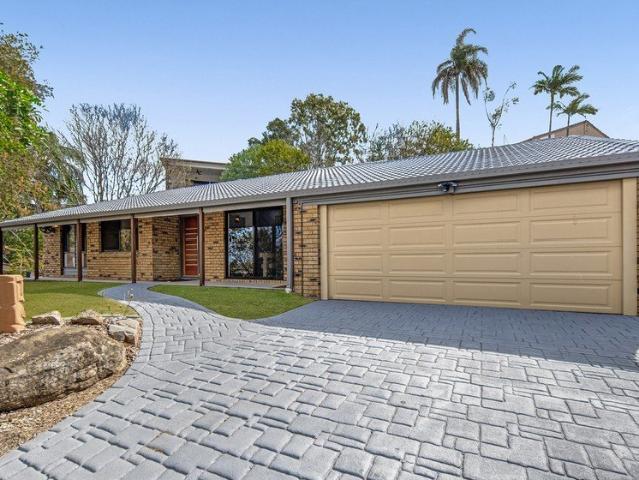 Elevated Cul de Sac Living with Character, Privacy & Leafy Outlooks
