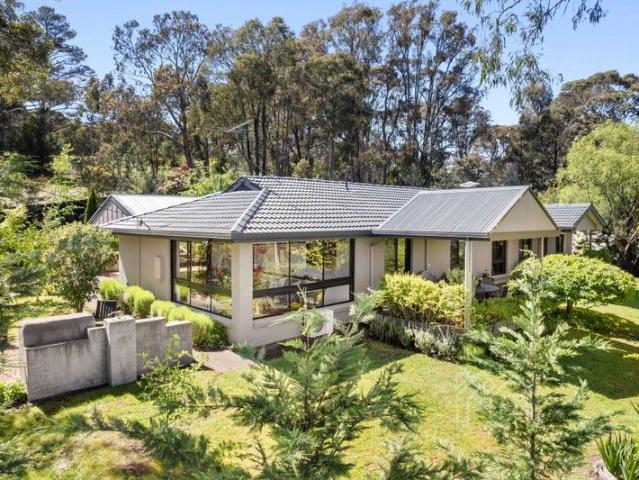 Elevated Private Sanctuary with Captivating Views of Daylesford
