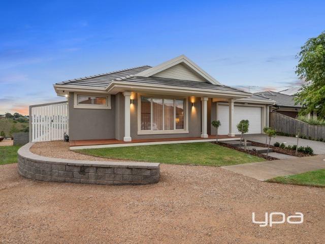 ELEVATED DESIGN, EXCEPTIONAL FAMILY LIVING & UNINTERRUPTED VIEWS