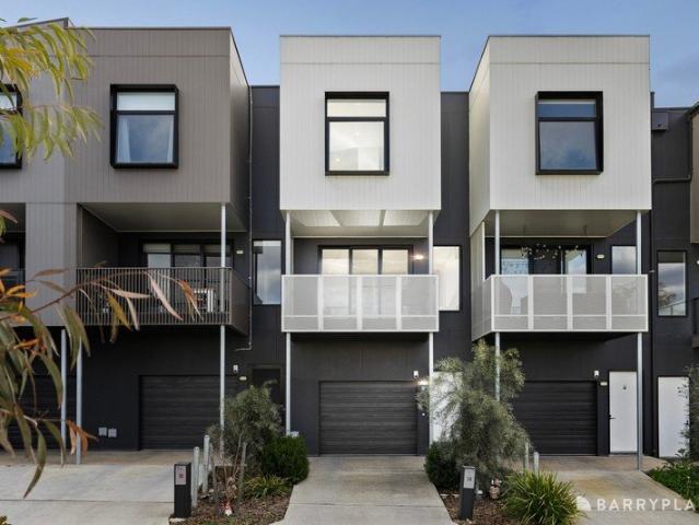 Elevated Design with City Skyline Views for Effortless Living