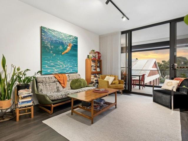 Elevated Designer Living with Postcard Park & Harbour Views