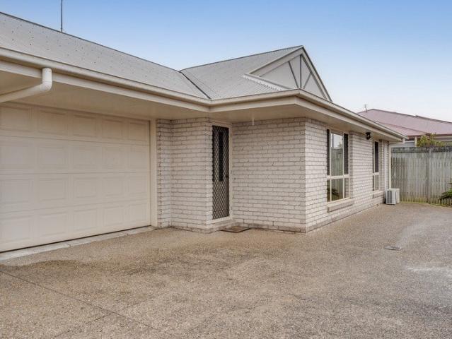 Elevated Duplex Unit in a Quiet Cul de sac Position Offers closing at 1.00pm Monday 15th of June