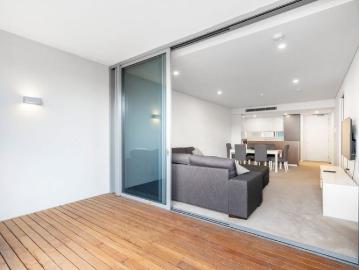 ELEVATED EAST PERTH LIFESTYLE WITH AN OVERSIZED ENTERTAINER'S TERRACE