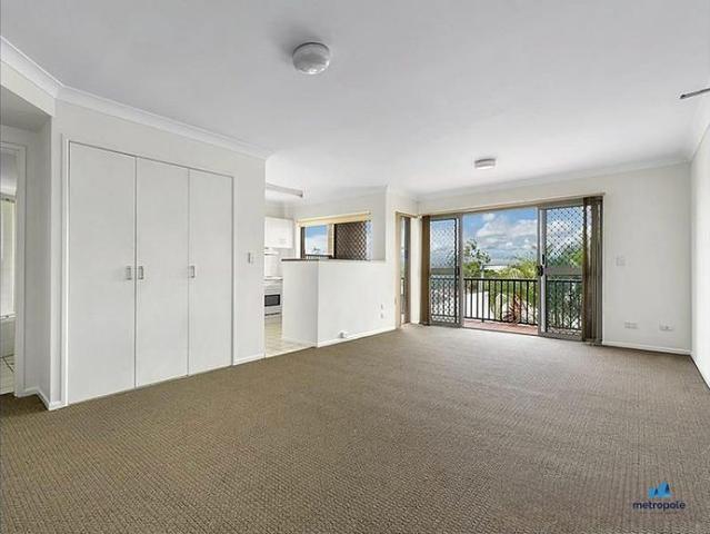 ELEVATED & EFFORTLESS LIVING IN CENTRAL ALDERLEY