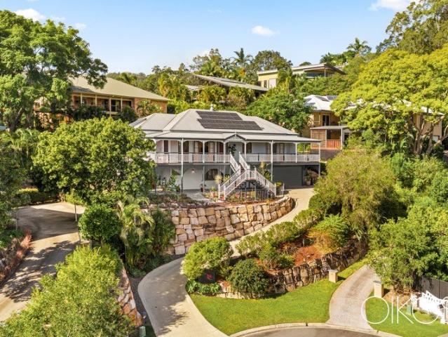 ELEVATED ELEGANT QUEENSLANDER WITH EXPANSIVE VIEW