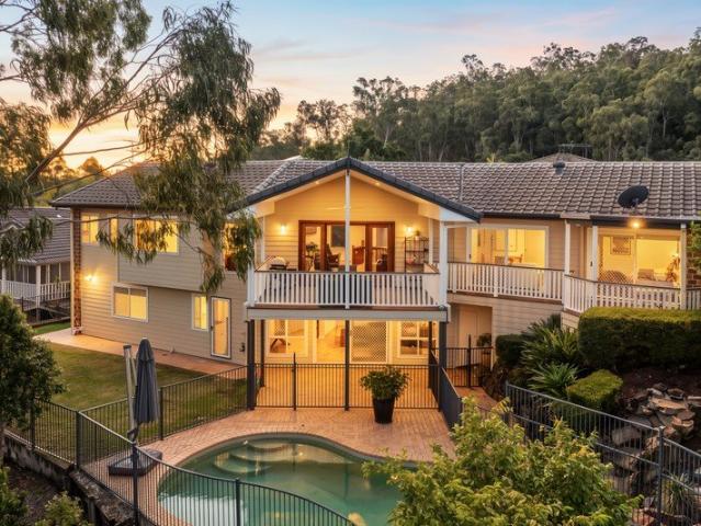 ELEVATED ELEGANCE WITH PANORAMIC GOLF COURSE VIEWS