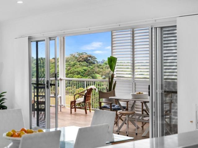 Elevated Elegance, Hinterland Views & a Walk to Town Lifestyle