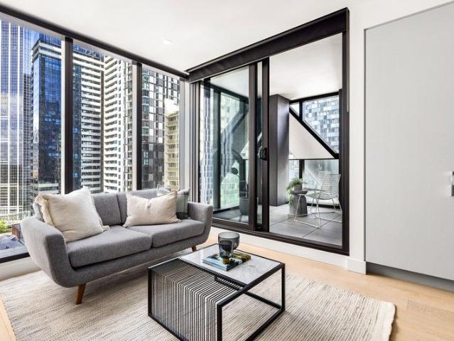 Elevated Elegance in the Heart of Melbourne Stylish One Bedroom in Paragon