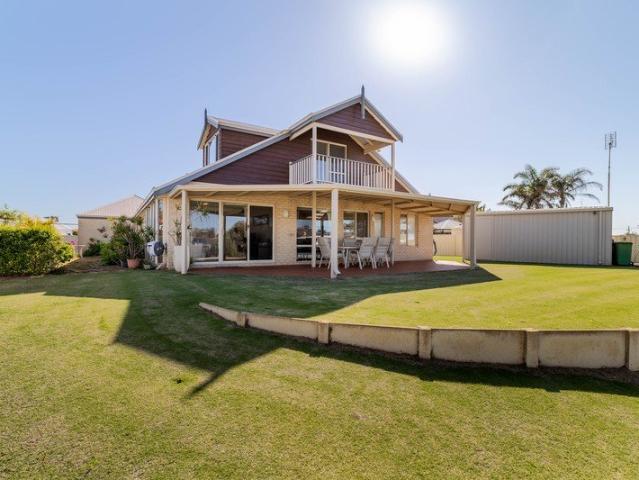 Elevated Estuary Views in a Private Australind Estate