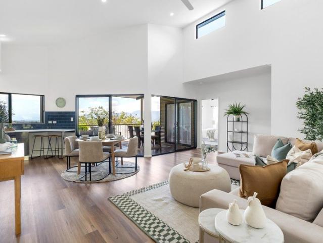 Elevated Executive Bayview Heights Residence Stunning Views!