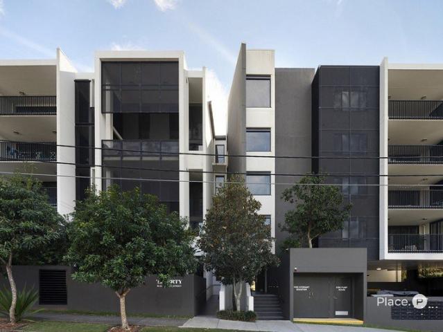 Elevated Executive Living in a Lifestyle Precinct