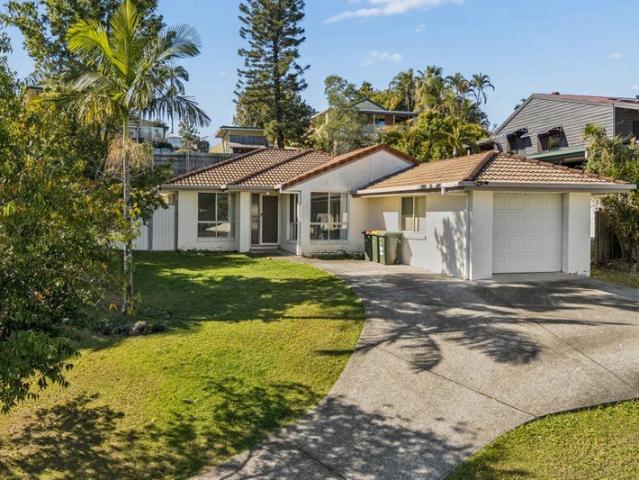 Elevated Family Home on 716m² Space, Views & Potential in Oxenford