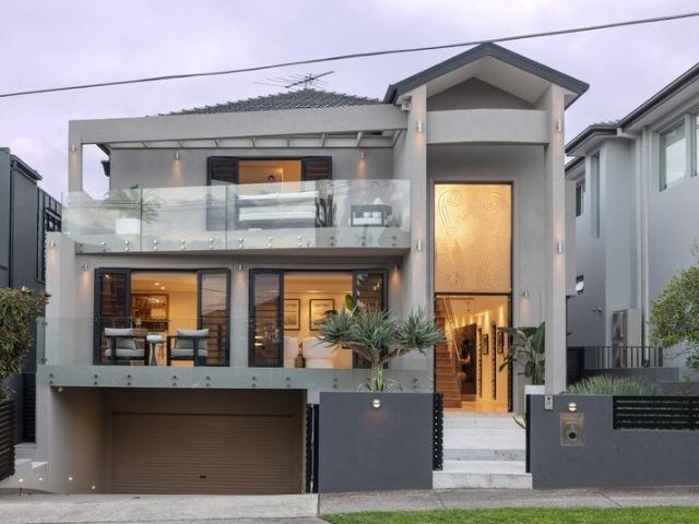 Elevated family home on 367sqm / steps to waterfront and Bay Run
