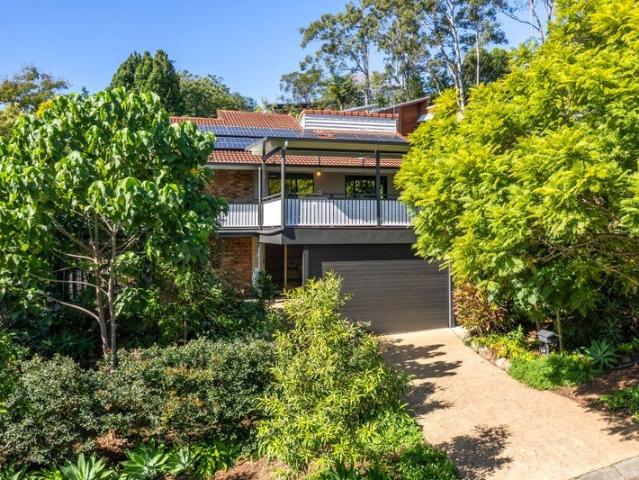 Elevated, Leafy Retreat with Stunning Entertainer's Deck