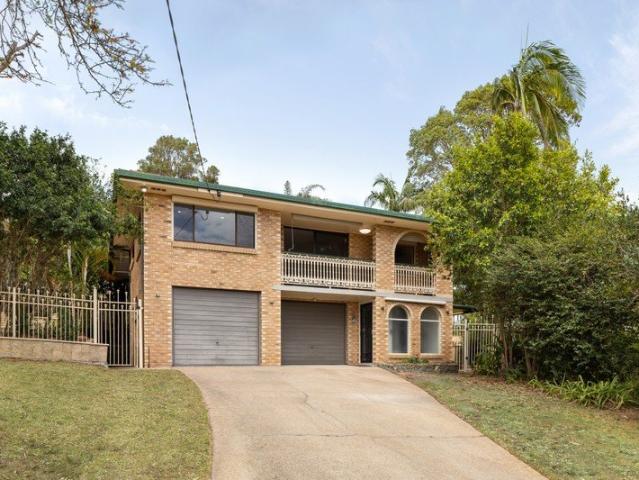 Elevated Family Living on a Generous 900m² Block with Sweeping Views and Exceptional Space