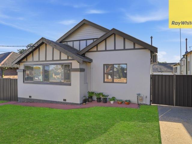 ELEVATED FAMILY LIVING ON A RARE 696QM LEVEL SANCTUARY