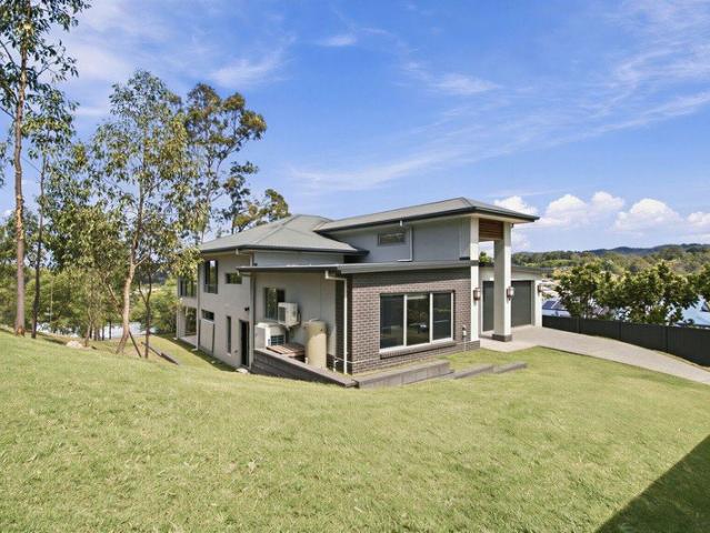Elevated Family Living on 1,325m² with Space on a Grand Scale