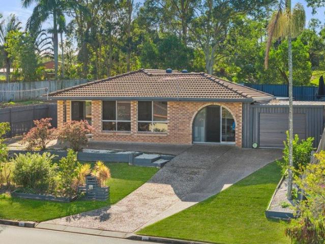 Elevated Family Living Backing onto Parkland