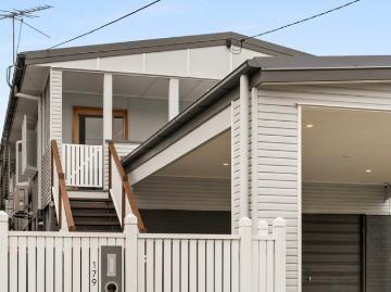 Elevated Family Living Backing Onto Peaceful Reserve