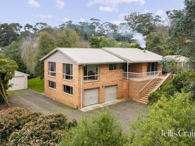 Elevated family living in a beautiful Buninyong setting