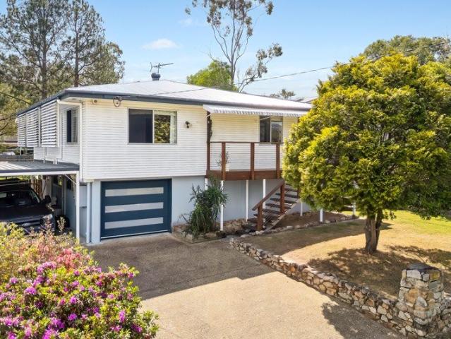 Elevated Family Living in a Sought After Ferny Hills Setting