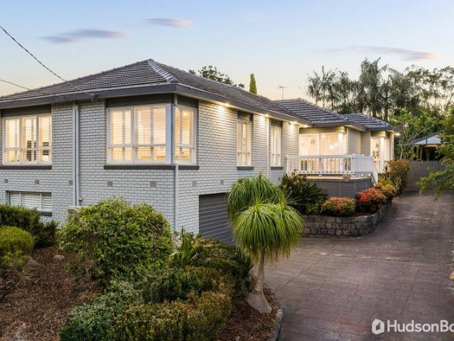 Elevated Family Living in a Prestigious Box Hill North Setting