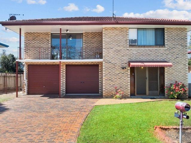 Elevated Family Living in a Tightly Held Bray Park Pocket