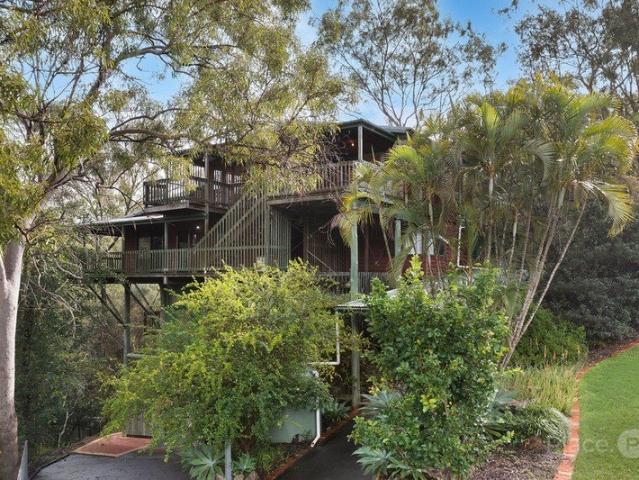 Elevated Family Living with Dual Accommodation in a Private Bushland Setting