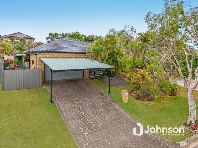 ELEVATED FAMILY LIVING WITH MOUNTAIN VIEWS, POOL & 800SQM OF LAND