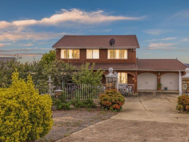 Elevated Family Living with Self Contained Dual Accommodation