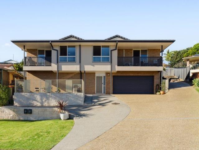 Elevated Family Living with Sweeping Banora Point Views
