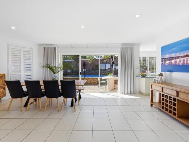 Elevated Family Living With Pool And Ocean Horizon Views