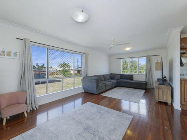 ELEVATED FAMILY LIVING WITH ROOM TO MOVE 5 BEDROOMS, HUGE YARD & AMPLE PARKING