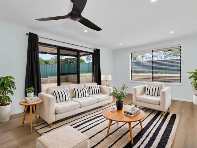 Elevated family living with views in a quiet cul de sac