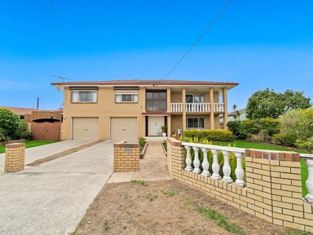 Elevated Family Living with Views, Space & Versatility in a Quiet Cul de Sac