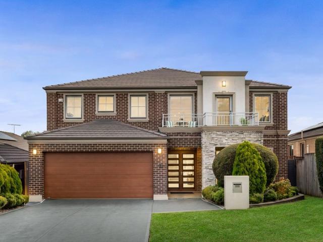 Elevated Family Luxury with Panoramic Blue Mountains Views