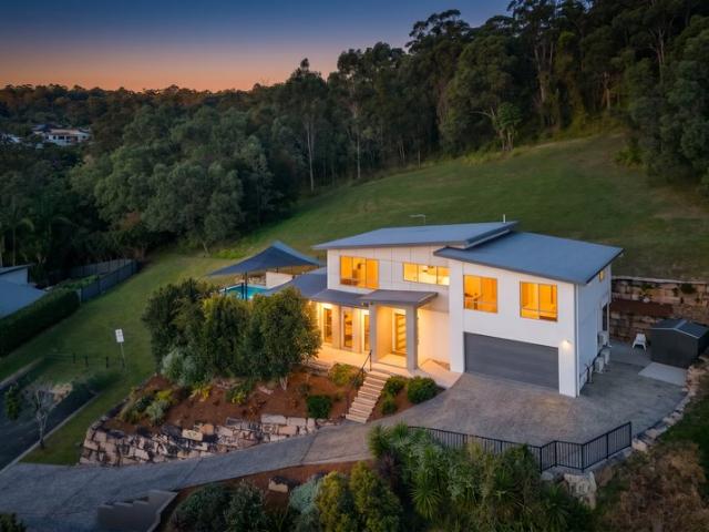 Elevated Family Sanctuary with Valley Views on 1,723m² Space, Privacy & Lifestyle